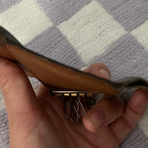 LOUIS VUITTON Monogram Multiple Key Holder - Picture 10 of 13